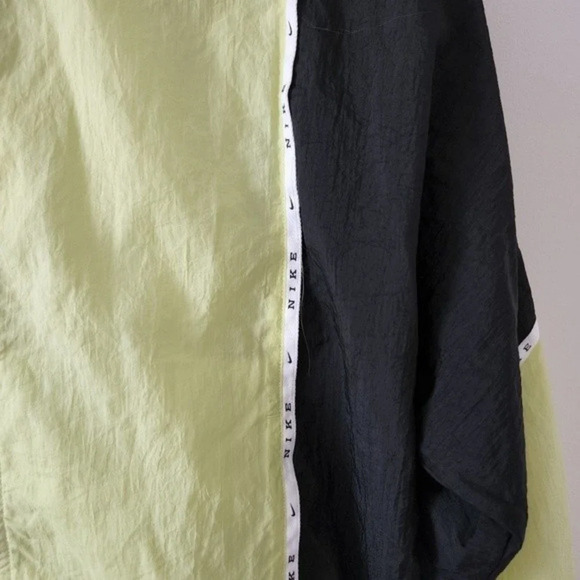 Nike Jacket Sportswear Windbreaker Full Zip Jacket Limelight Green Black XS - Picture 9 of 10